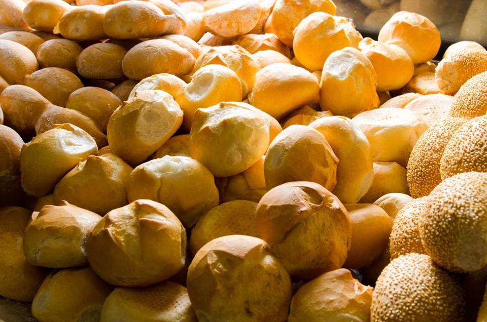 E se falta trigo no mercado, é bom se preparar: farinha, bolo, biscoito e, é claro, o pãozinho francês – tudo vai ficar mais caro. | Fred Kendi/Gazeta do Povo