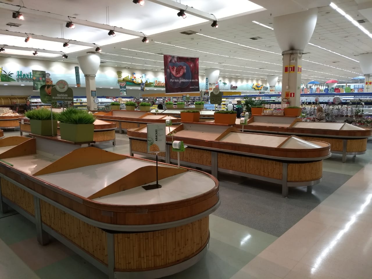 Curitibanos já enfrentam prateleiras vazias | Albari Rosa/Gazeta do Povo