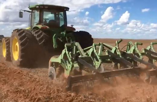 Experiência foi feita com trator John Deere | Reprodução/