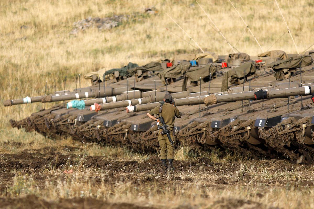 Israel afirma que Irã atacou suas posições nas colinas de Golã, território sírio ocupado por Israel. Soldados e tanques israelenses estão na região | MENAHEM KAHANAAFP