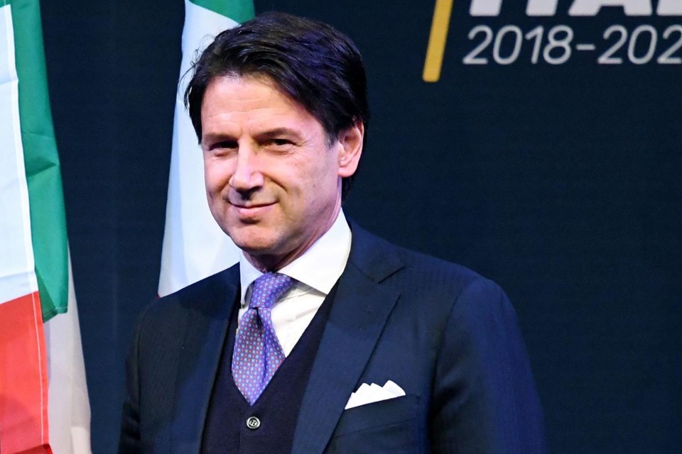 Quem é novo primeiro-ministro da Itália e o que você precisa saber sobre o próximo governo Advogado Giuseppe Conte será o novo primeiro-ministro da Itália | FILIPPO MONTEFORTEAFP