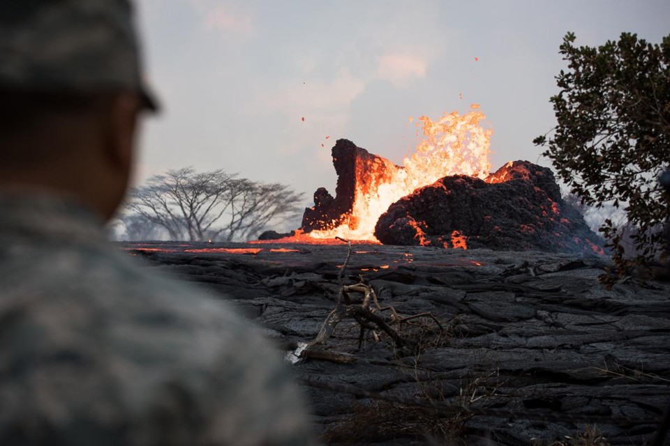 Um lago de lava se formou na região de Leilani Estates, situada à leste de Kilauea, em 23 de maio de 2018, no Havaí, em meio a erupções do vulcão Kilauea | AFP
