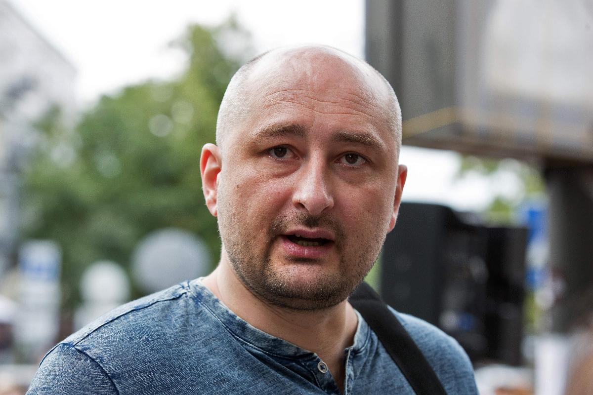 O jornalista russo Arkady Babchenko é crítico do governo de Vladimir Putin | INNA SOKOLOVSKAAFP