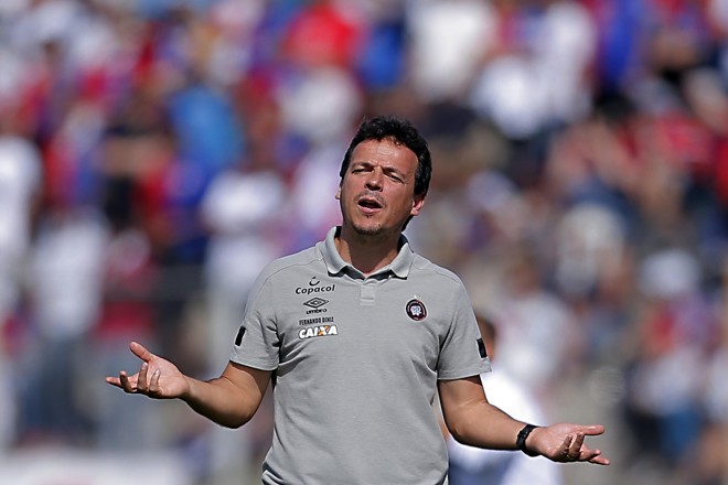 Fernando Diniz em ação na Vila Capanema. | /Albari Rosa/Gazeta do Povo