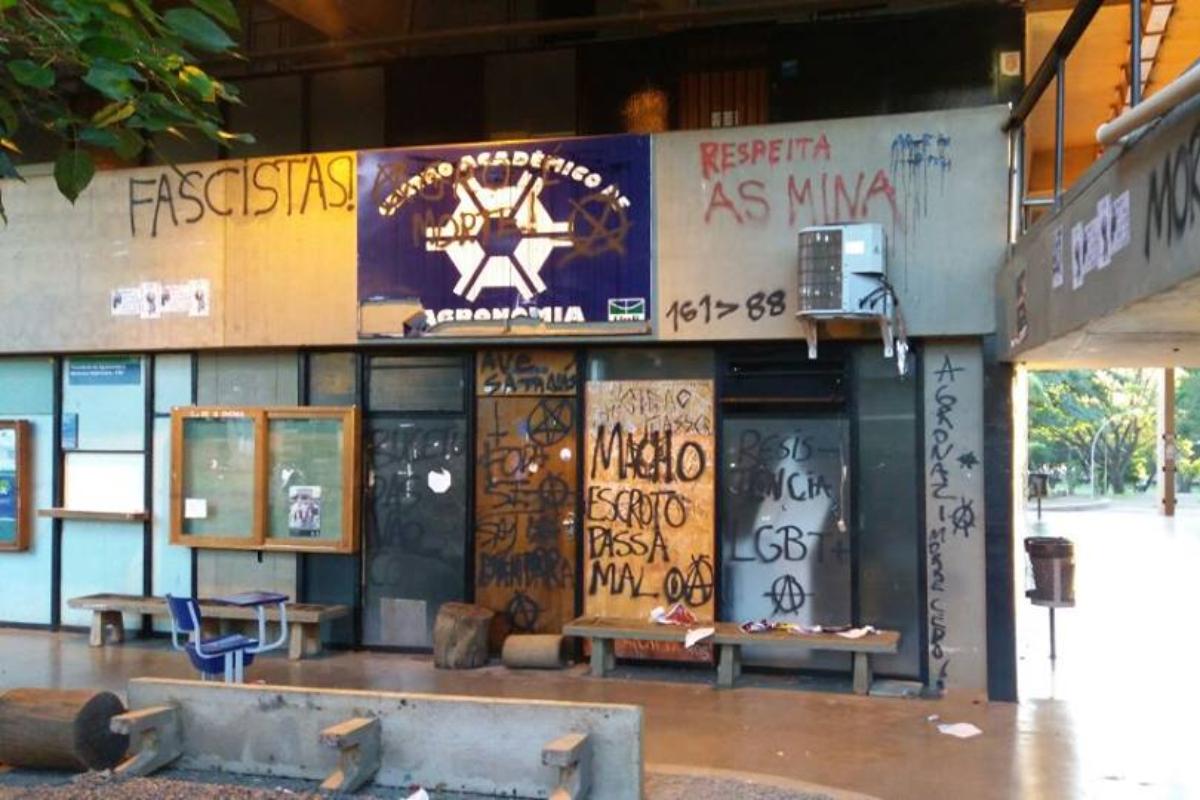 “Repudiamos qualquer tipo de ação violenta e depredação de patrimônio público”, diz UnB. | Reprodução/Facebook.