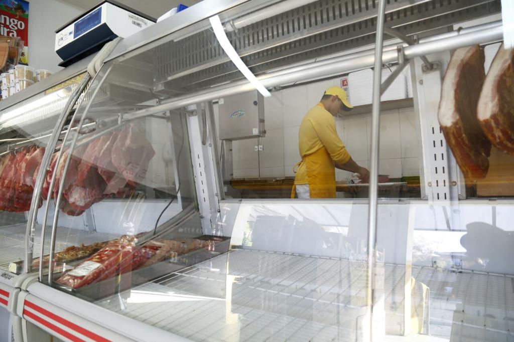 Nos mercados, perecíveis já estão em falta. | Aniele Nascimento/Gazeta do Povo