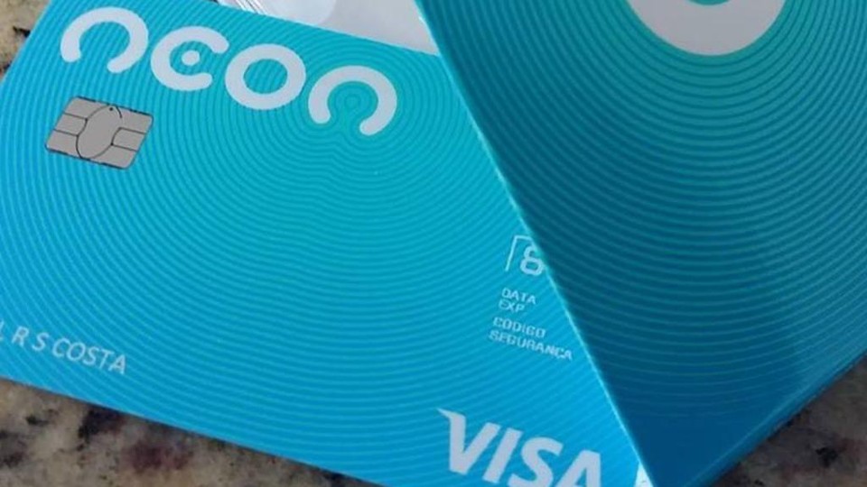 Cartão do Banco Neon. | Facebook/Reprodução