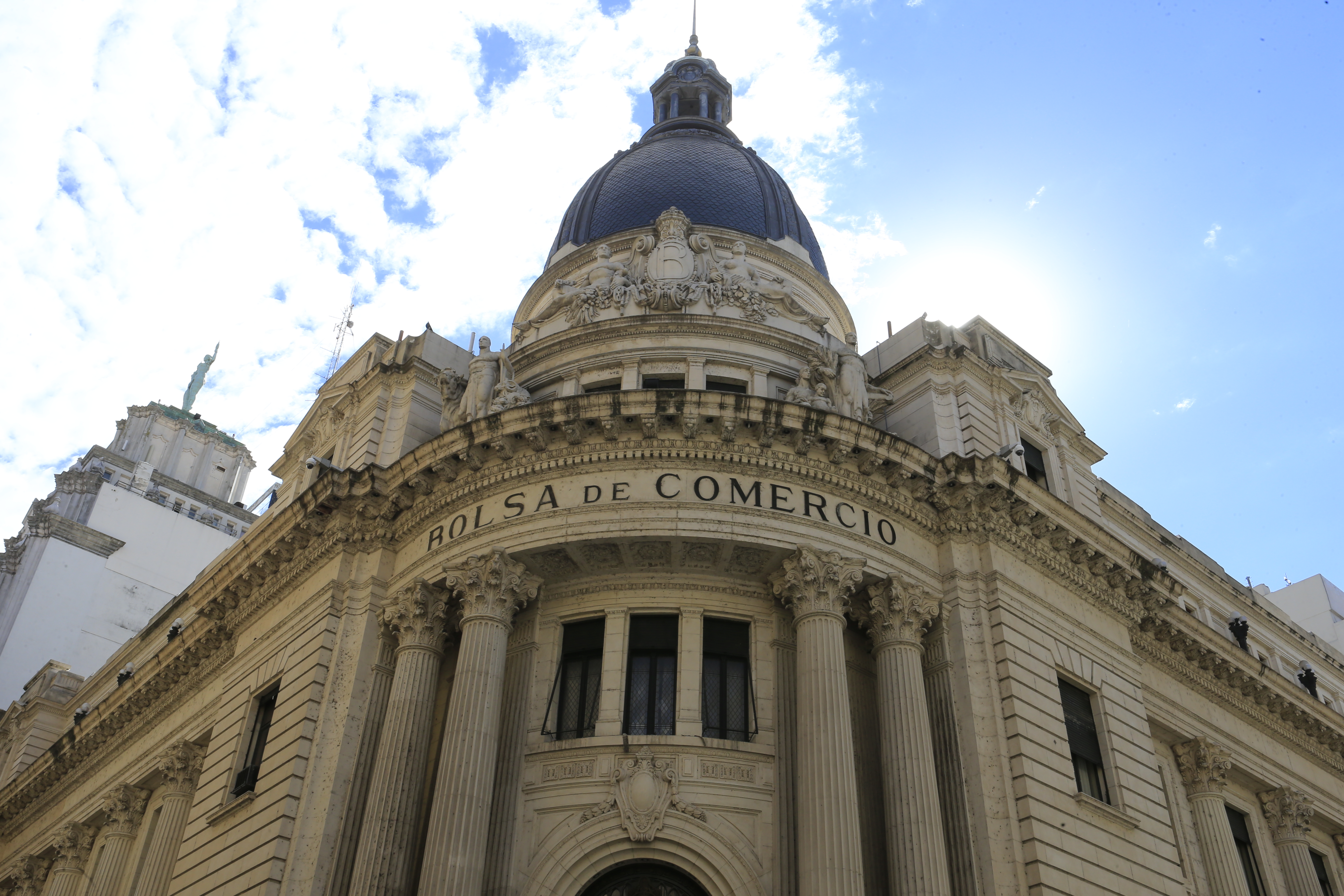 Bolsa de Comércio de Rosário, na Argentina: desvalorização do peso argentino se tornou uma oportunidade para produtores venderem grãos por preços mais competitivos no mercado internacional | Albari Rosa/Gazeta do Povo