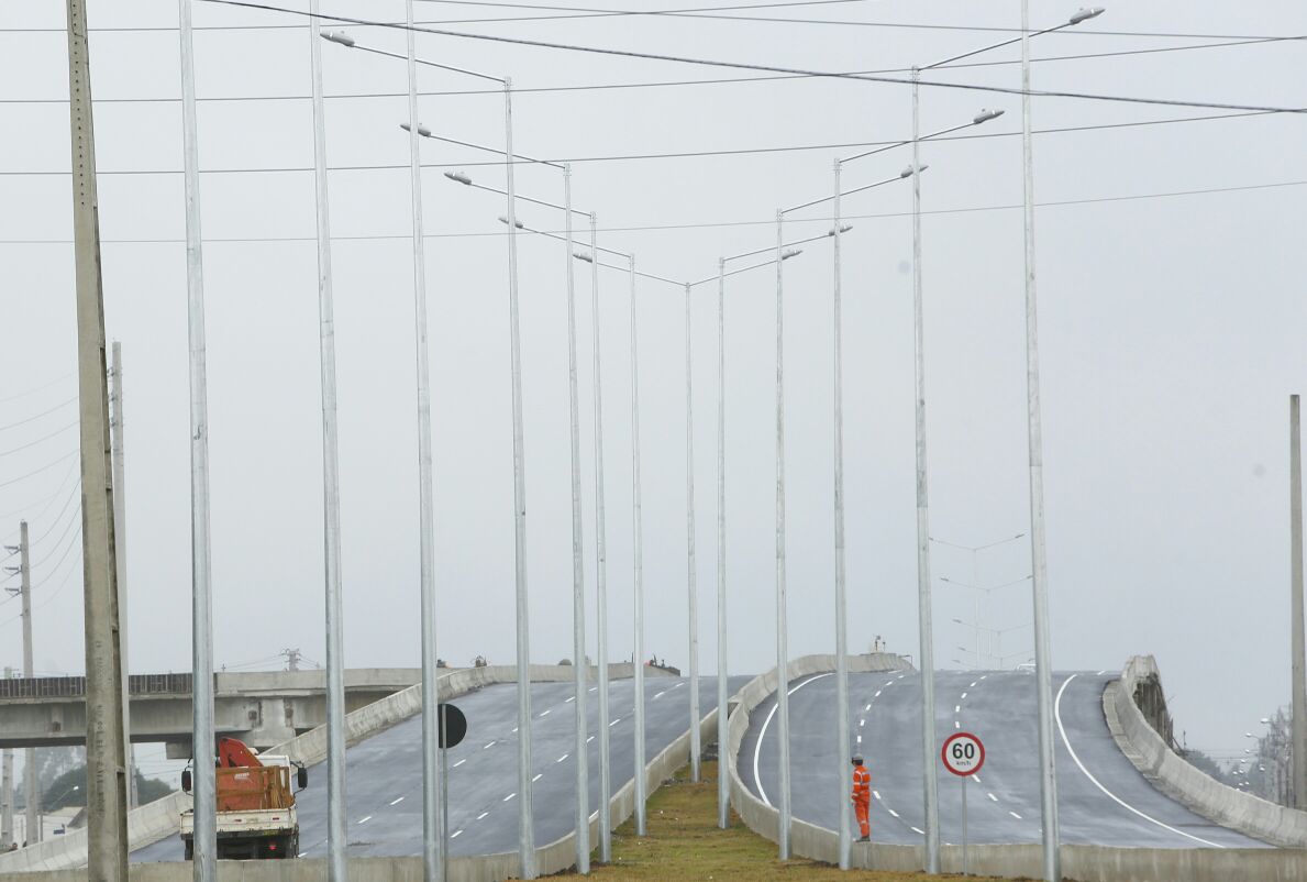 Viaduto será aberto às 9h desta terça-feira e a Polícia Rodoviária Estadual vai orientar o trânsito. | Aniele Nascimento/Gazeta do Povo