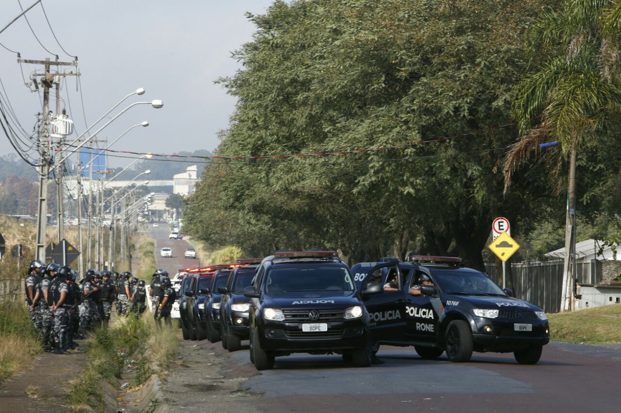 PM segue nas distribuidoras de combustível em Araucária nesta terça-feira. | Anniele Nascimento/Gazeta do Povo