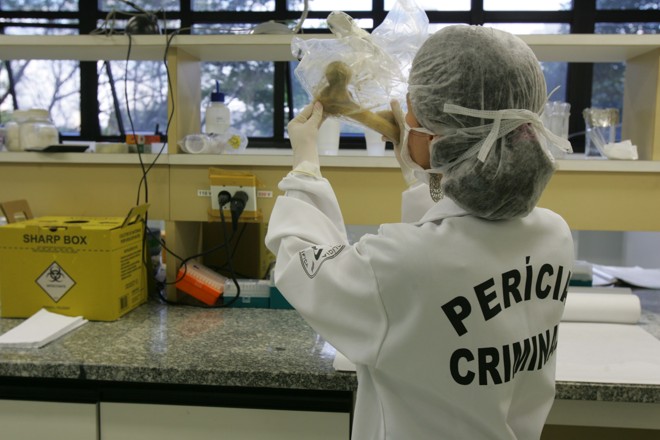 Em todo o estado, há mais de 134 mil vestígios aguardando perícia. | Arquivo/Gazeta do Povo