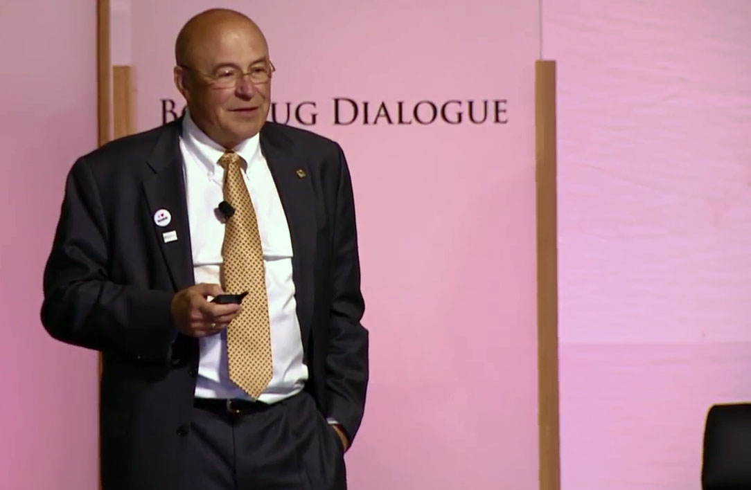 Robert Fraley discursa durante o Prêmio Mundial da Alimentação em 2016 | Reprodução Youtube -