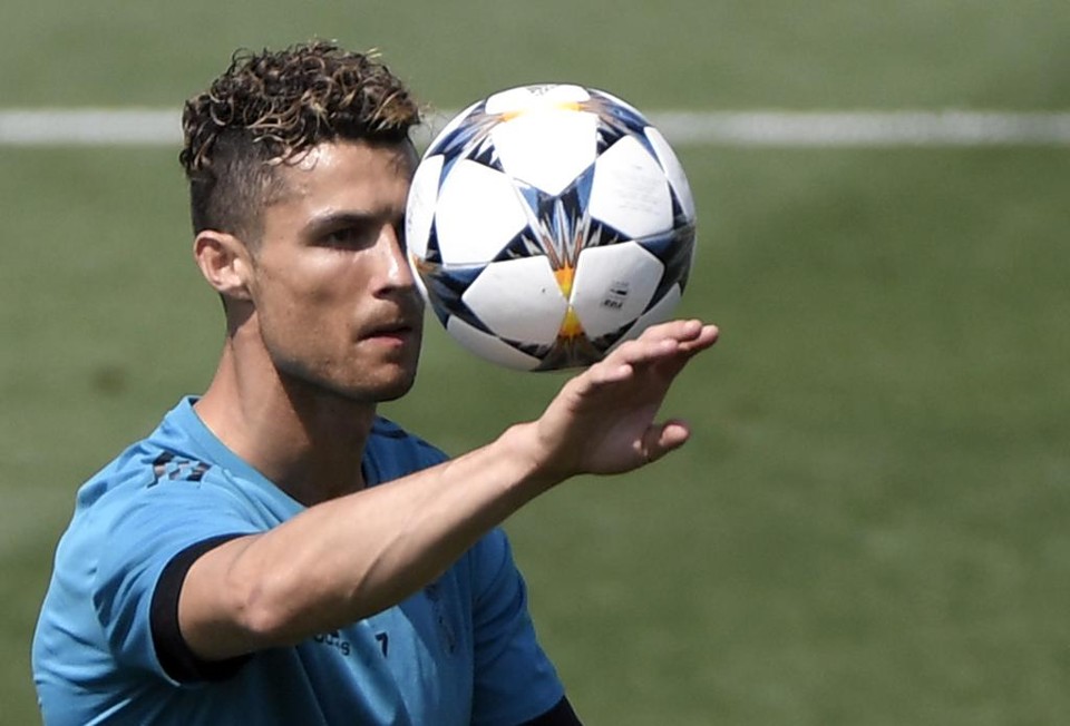 Cristiano Ronaldo treina para a final da Liga dos Campeões, no sábado. | GABRIEL BOUYS/AFP