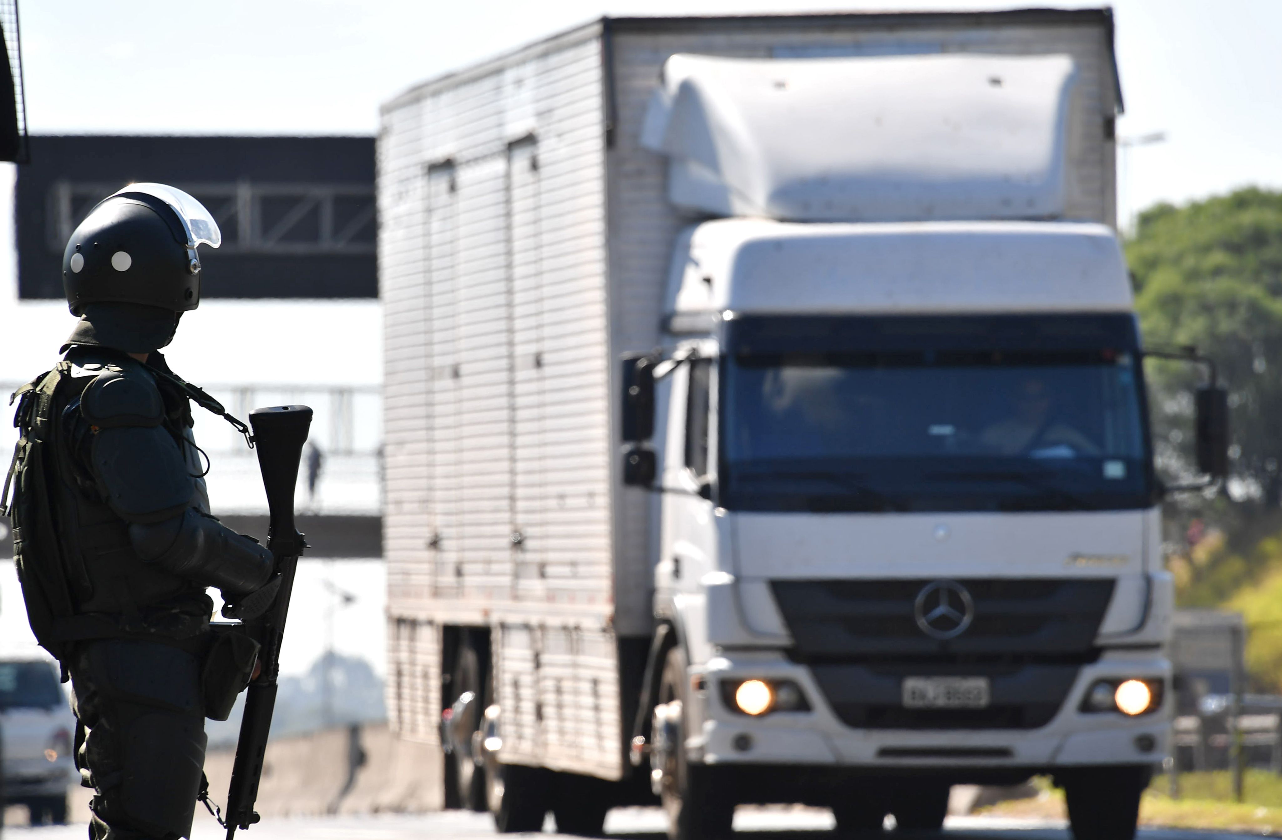 Federação de produtores e de trabalhadores rurais veem abusos e pedem o fim da greve | Nelson Almeida/AFP