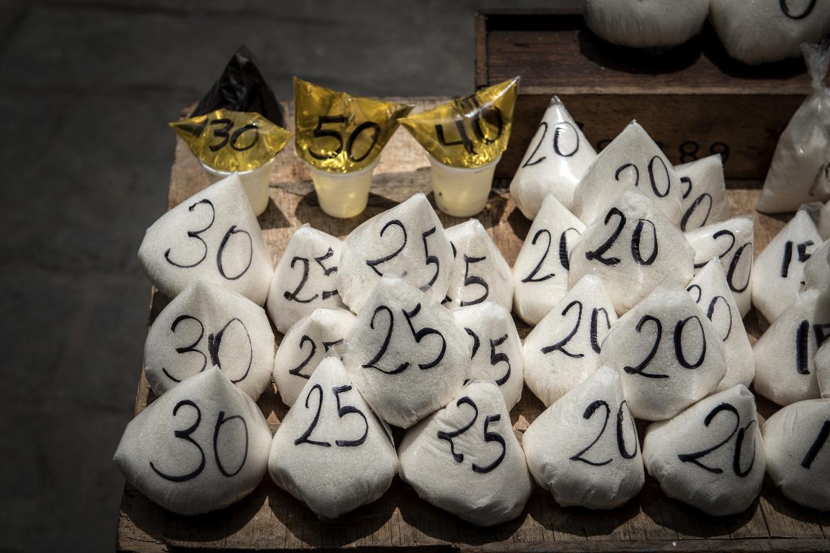 Crise econômica e hiperinflação faz com que os venezuelanos troquem mercadorias entre si para que consigam atender às necessidades essenciais | Carlos Becerra/Bloomberg