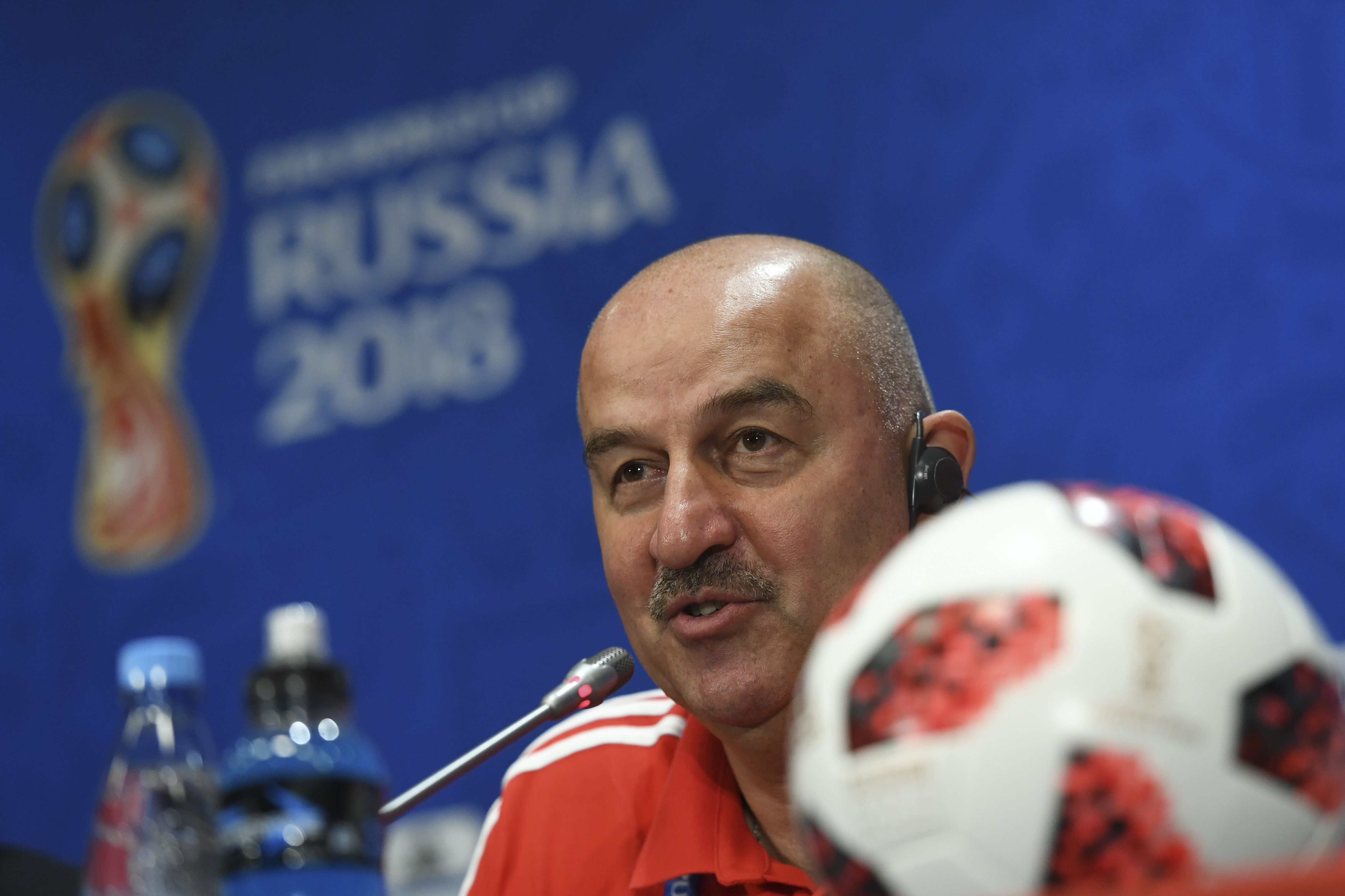 Técnico da Rússia, Stanislav Cherchesov, aposta no discurso motivacional para surpreender a poderosa Espanha nas oitavas de final. | FRANCISCO LEONG/AFP