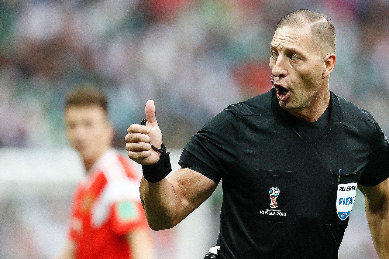 Argentino Néstor Pitana demonstrou convicções em suas marcações na estreia da Copa 2018 | Jonathan Campos, enviado especial/Gazeta do Povo