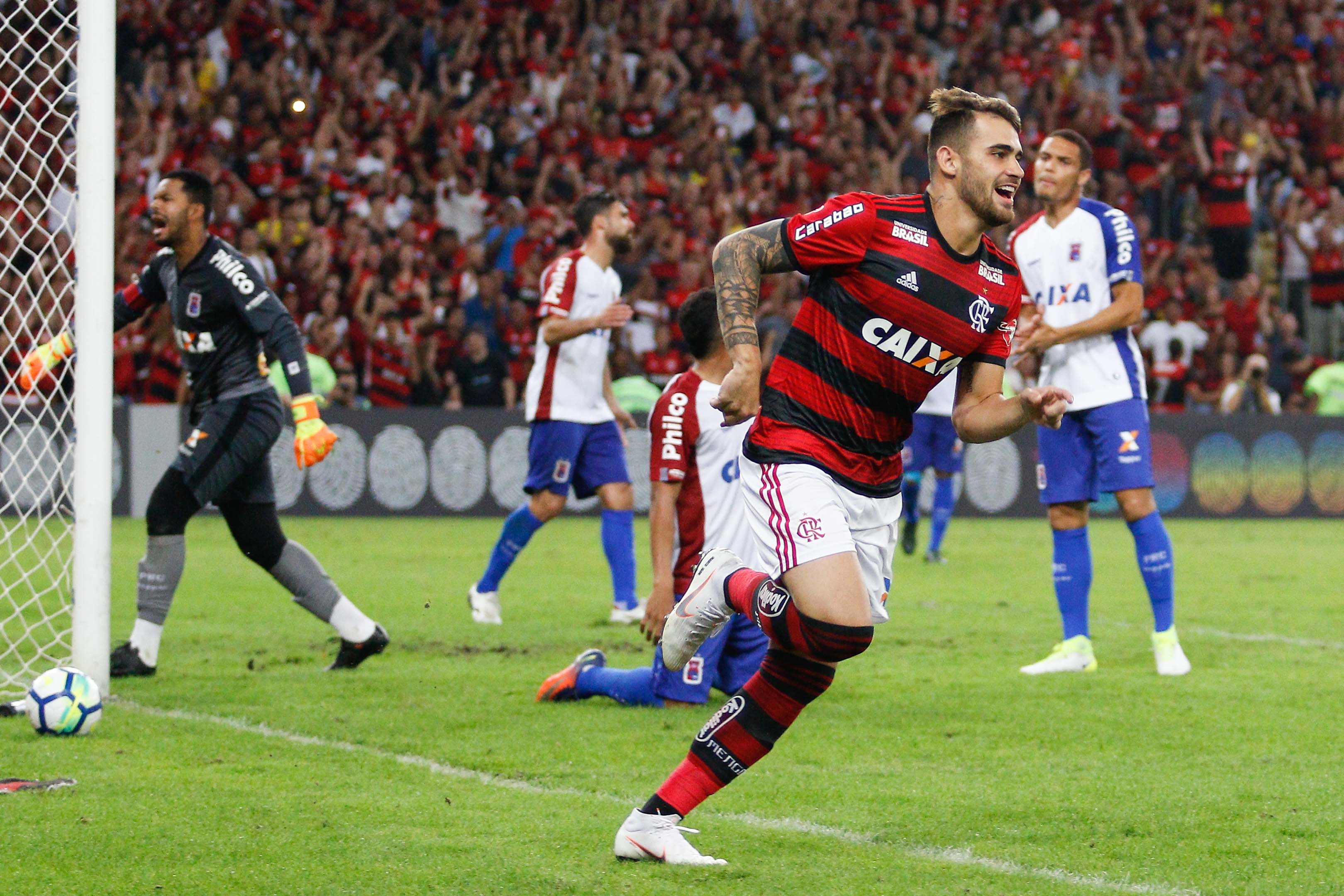 Felipe Vizeu precisou de três minutos em campo para anotar o segundo do Flamengo contra o Paraná | RUDY TRINDADE/ESTADÃO CONTEÚDO