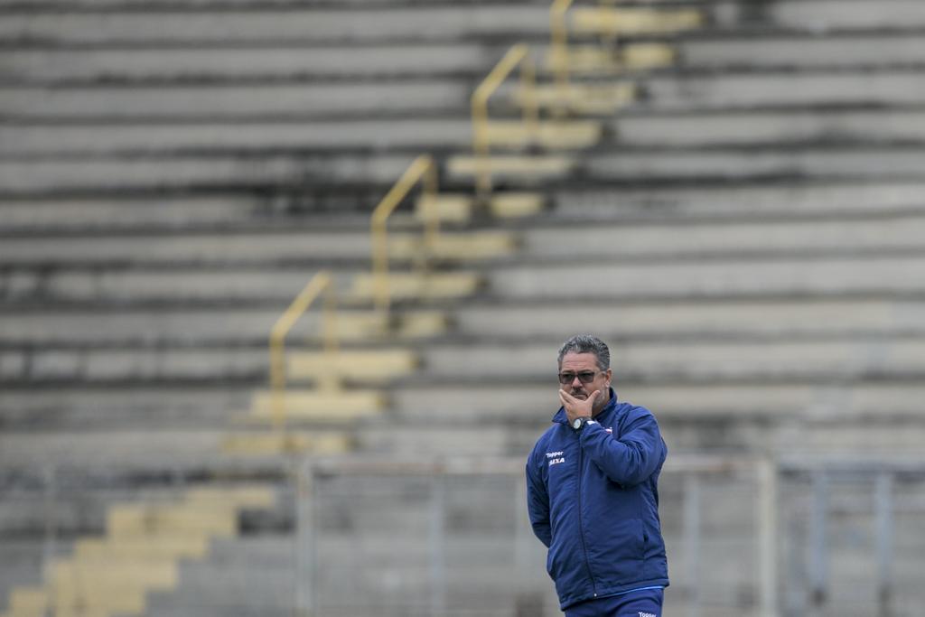 Técnico Rogério Micale tenta emendar terceira vitória seguida do Paraná no Brasileirão | Marcelo Andrade/Gazeta do Povo