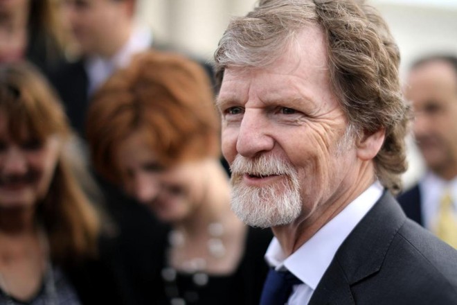 O artista confeiteiro Jack Phillips alegou objeção de consciência para não fazer um bolo artístico para celebrar o casamento de duas pessoas do mesmo sexo | Chip Somodevilla/AFP