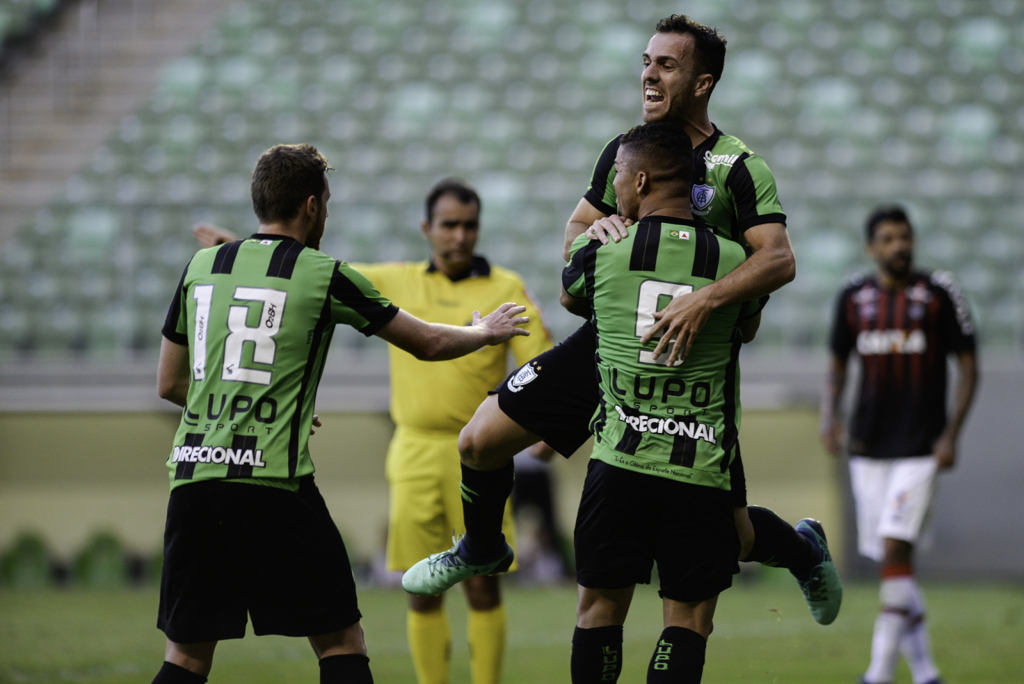 O meia Serginho marcou dois gols diante do Atlético. | Mourão Panda/América-MG