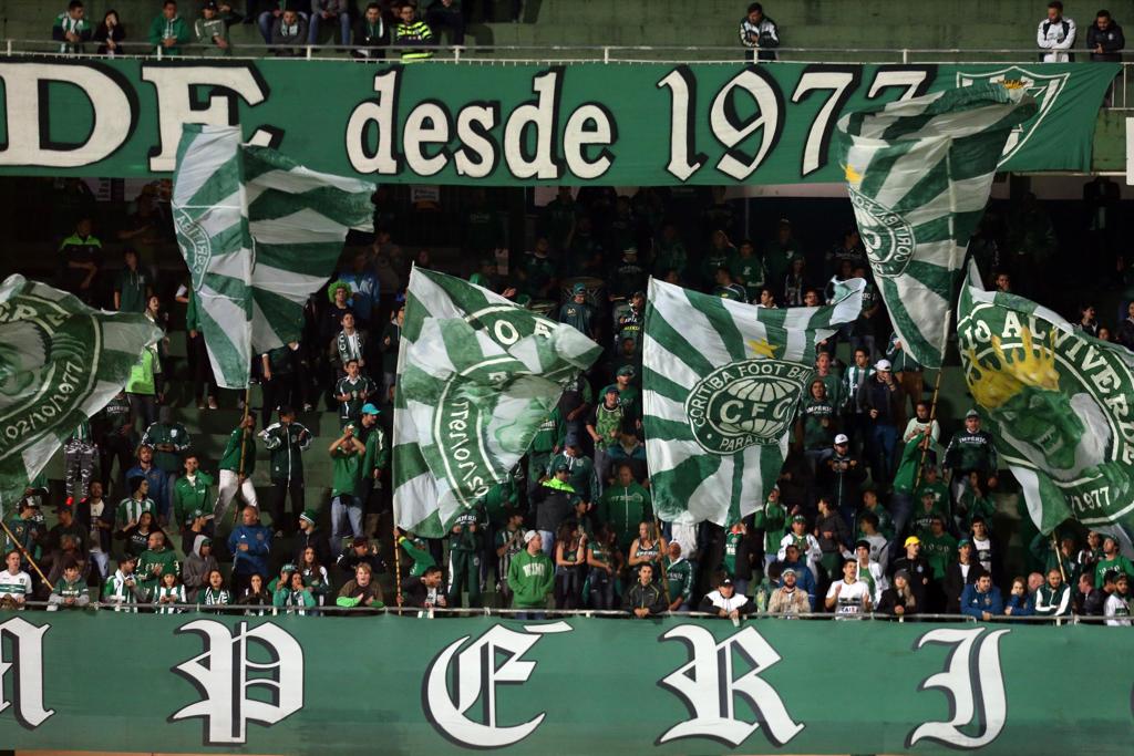 Torcida do Coritiba no Couto Pereira: promoção de ingresso oferece desconto de 50% a quem doar agasalhos. | Albari Rosa/Gazeta do Povo