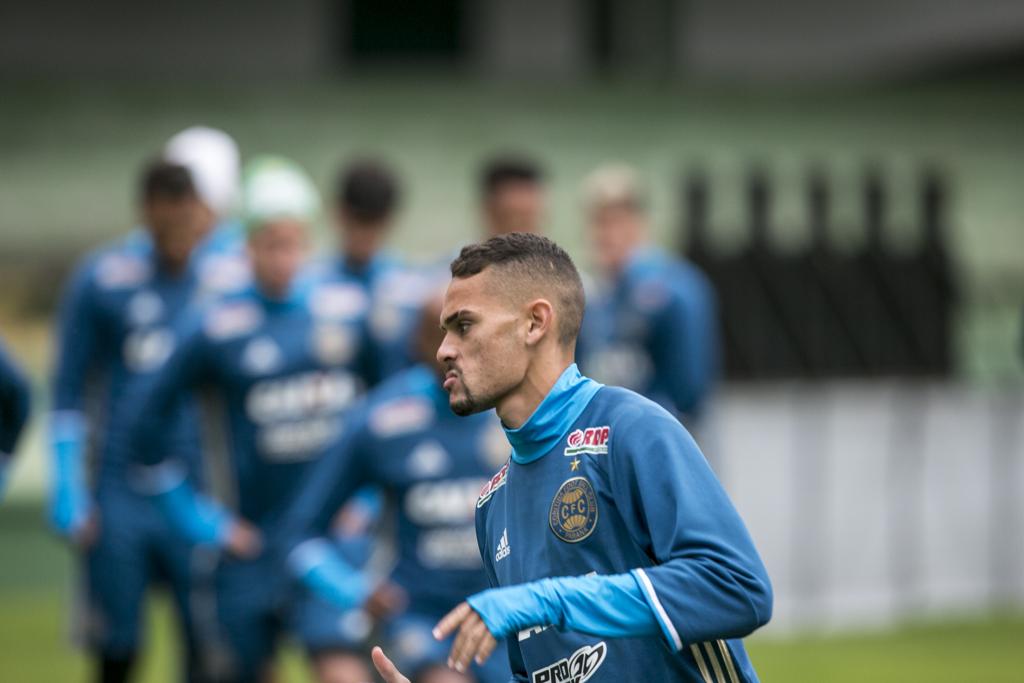 O atacante Pablo Thomaz vai ganhar mais uma chance na equipe titular: a linha de frente alviverde ainda não emplacou. | Marcelo Andrade/Gazeta do Povo