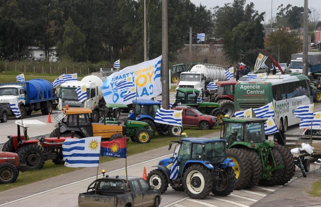 Um dos pedidos do movimento é baixar os preços dos combustíveis em 30%