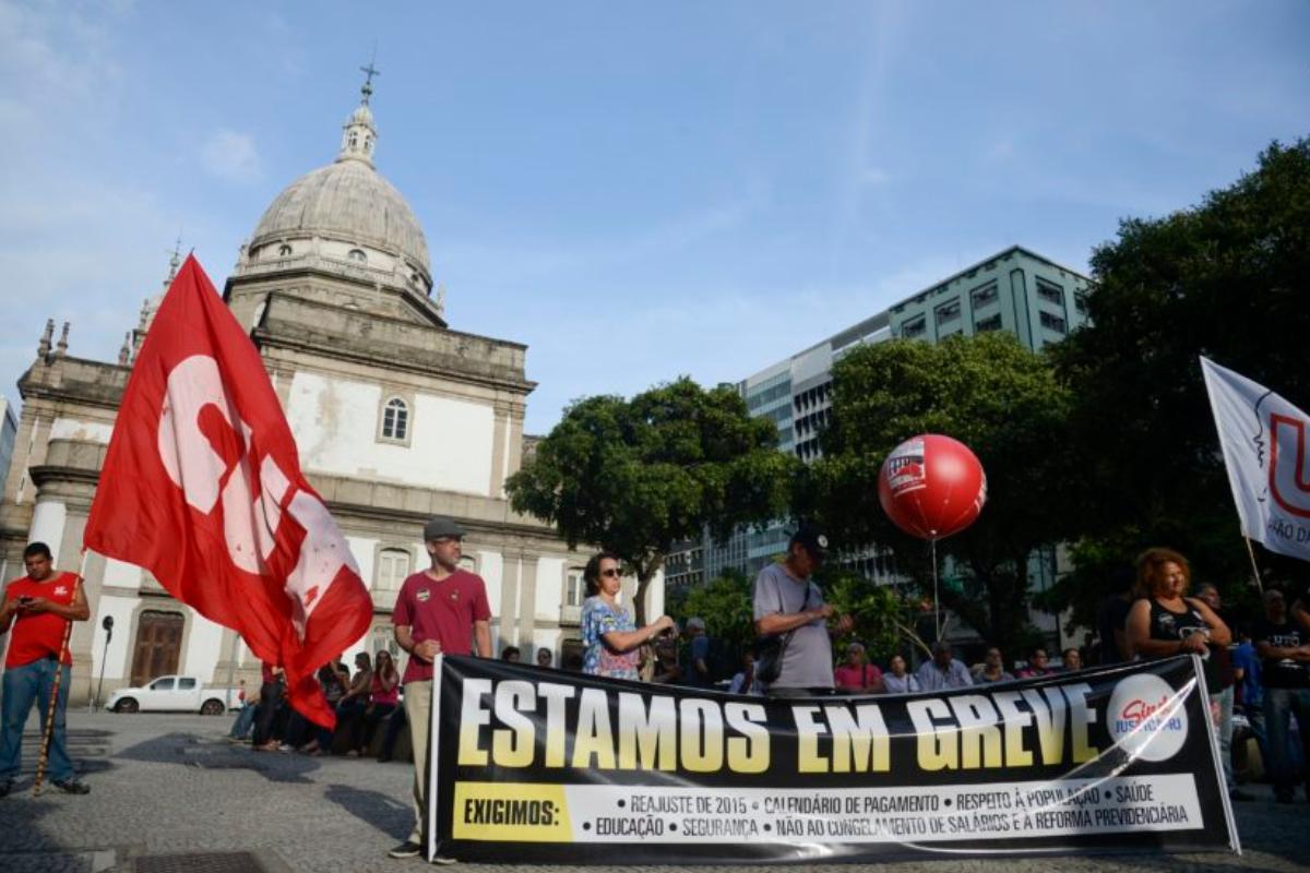 Petroleiros e sindicalistas de outras categorias participam de ato contra as reformas trabalhista e da previdência no Rio de Janeiro. A foto é de novembro de 2016. | Fernando Frazão/Agência Brasil/Fotos Públicas