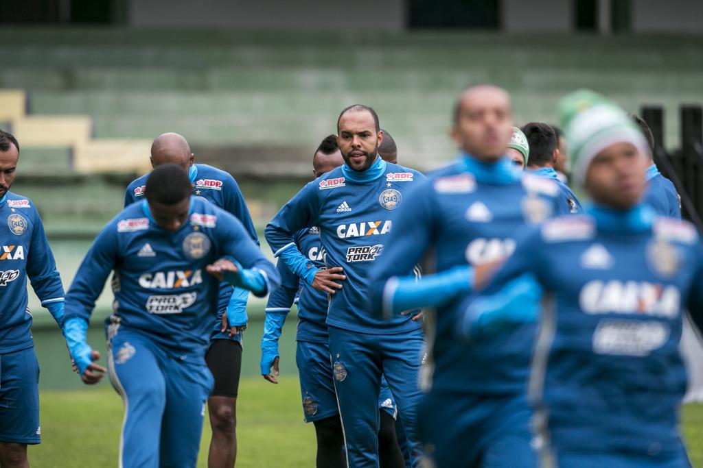 Jogadores do Coritiba durante treinamento no Couto Pereira: time terá 12 dias para aprimorar a pontaria na Série B. | Marcelo Andrade/Gazeta do Povo