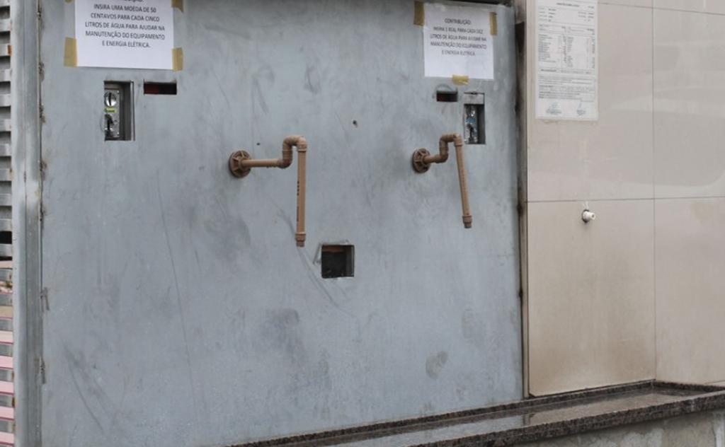 Moradores precisavam apenas trazer suas próprias garrafas | Gerson Klaina/Tribuna do Paraná