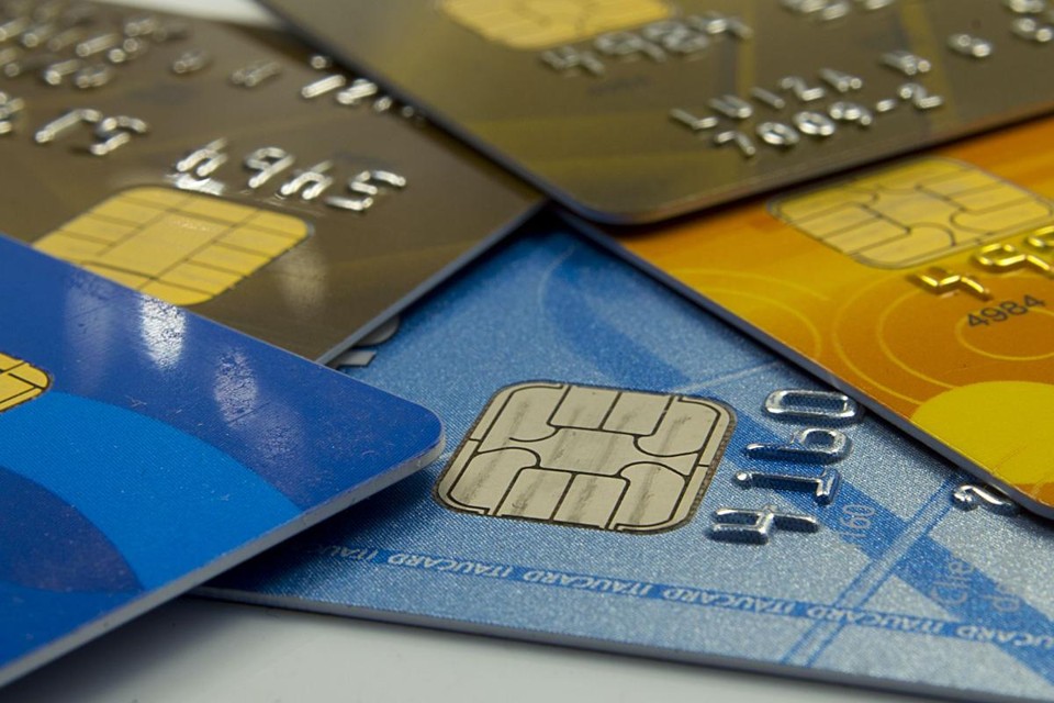 Além dos cartões de bancos e bandeiras tradicionais, quem possui cartões de crédito de outros bancos ou digitais, como o Nubank, pode utilizar a função de pagamento adiantado da fatura. | Marcos Santos/USP Imagens