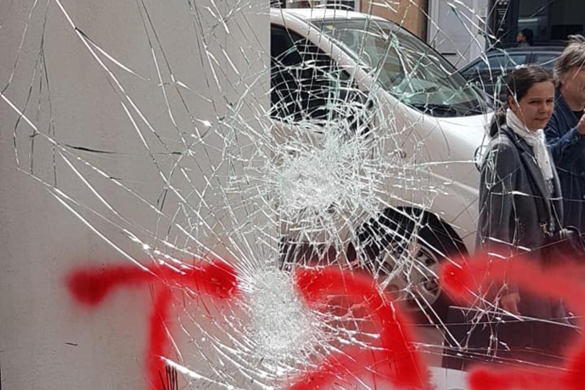 Fachada do restaurante 3 Coqs Atelier Rôtisseur, na cidade francesa de Lille, que foi atacada por militantes dos direitos dos animais no dia 21 de junho | Reprodução/ Facebook/ 3 Coqs Atelier Rôtisseur