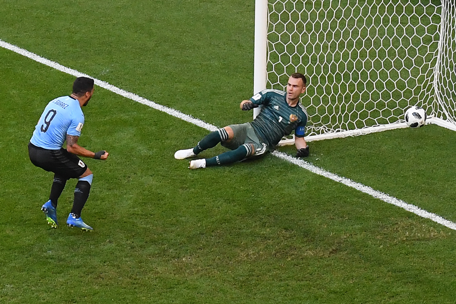 Suárez comemora gol contra a Rússia. | MANAN VATSYAYANA/AFP