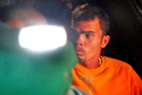 Na imagem de 2007, Champinha, então com 20 anos, chega ao Fórum das Varas Especiais da Infância e da Juventude de São Paulo. O jovem fora recapturado após fugir da Fundação Casa. | Sérgio Castro