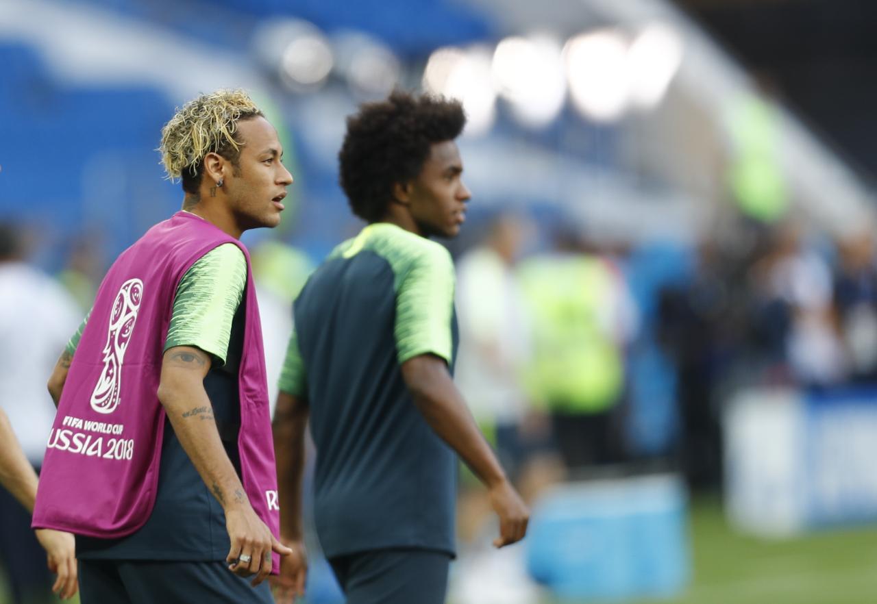 Neymar e Willian no último treino da seleção brasileira antes da estreia na Copa do Mundo 2018. | Jonathan Campos/Gazeta do Povo/