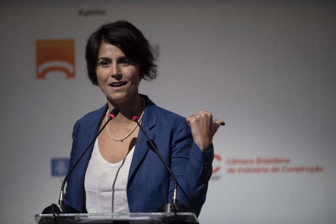 Manuela D´Ávila: pré-candidata a presidente foi interrompida pelo menos 40 vezes num programa de entrevistas e isso trouxe a discussão do machismo para a discussão eleitoral. | Mauro Pimentel/AFP