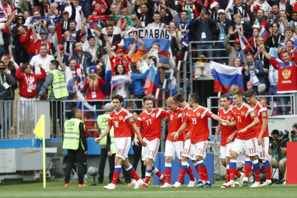 Russos dominaram o jogo e venceram bem na estreia | Jonathan Campos/Gazeta do Povo