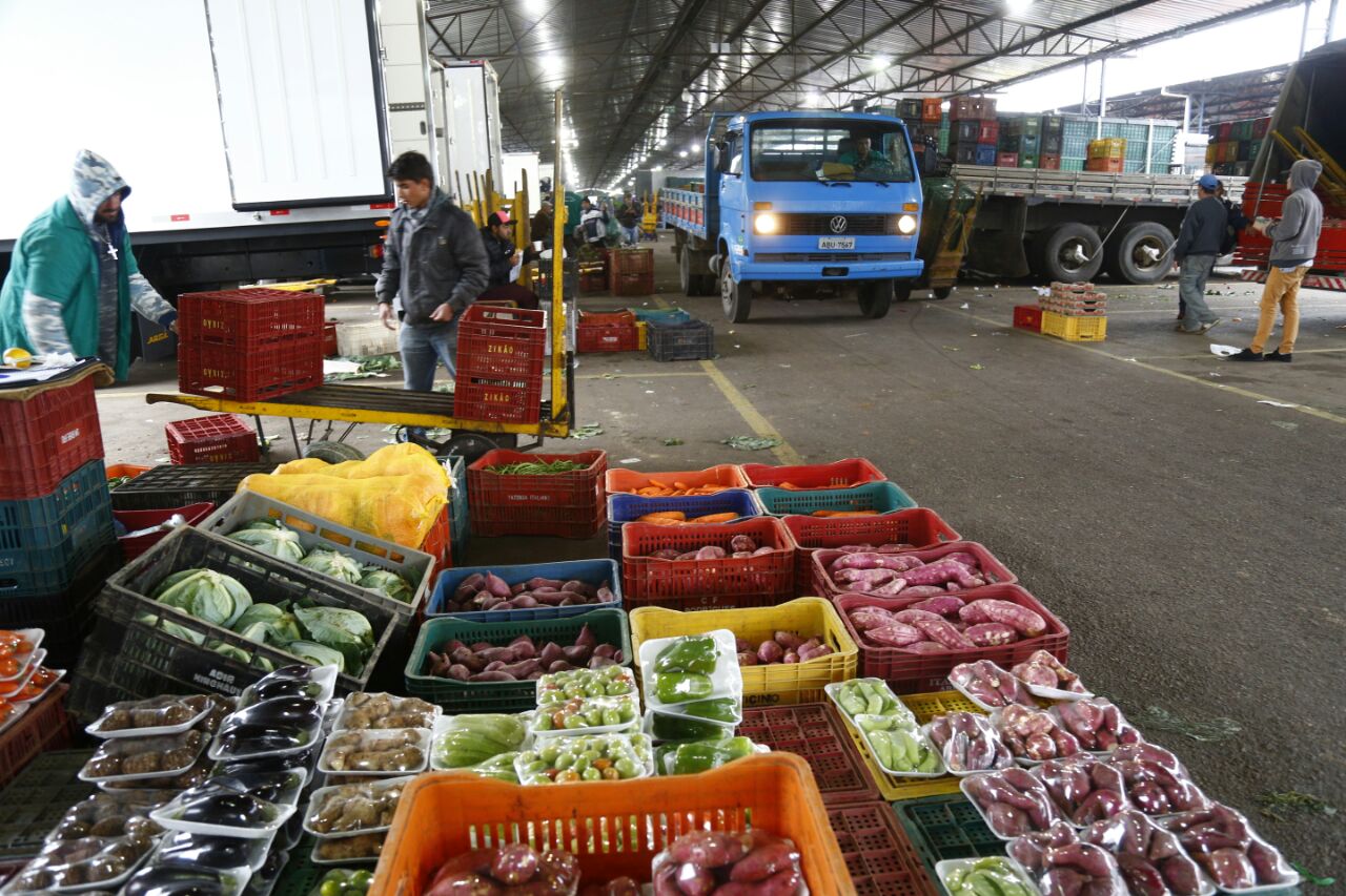 Cena incomum da Ceasa vazia durante a greve dos caminhoneiros terminou: 90% dos produtos já estão com os preços normalizados na central. | Aniele Nascimento/Gazeta do Povo