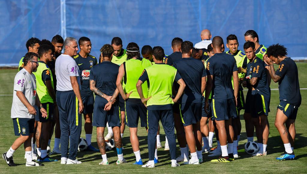 Seleção treina em Sochi, mas Fred ainda é dúvida para ficar no banco de reservas para estreia | NELSON ALMEIDA/AFP