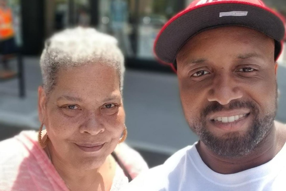 Virginia Walden Ford e o filho William, hoje advogado. | Cortesia/Virginia Walden Ford.