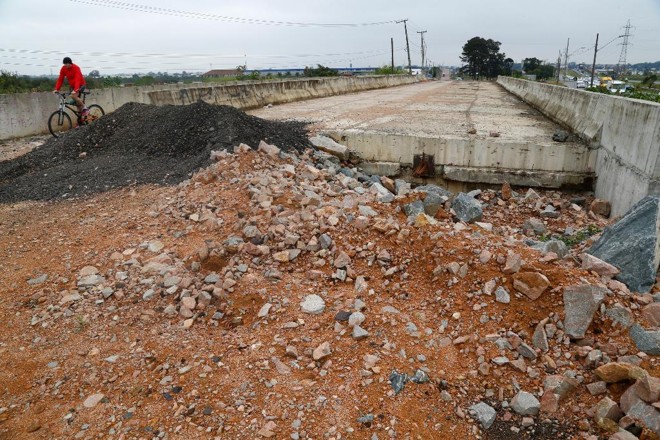 Ponte sobre o Rio Iguaçu, no prolongamento da Avenida Salgado Filho, ainda não foi concluída | Aniele Nascimento/Gazeta do Povo