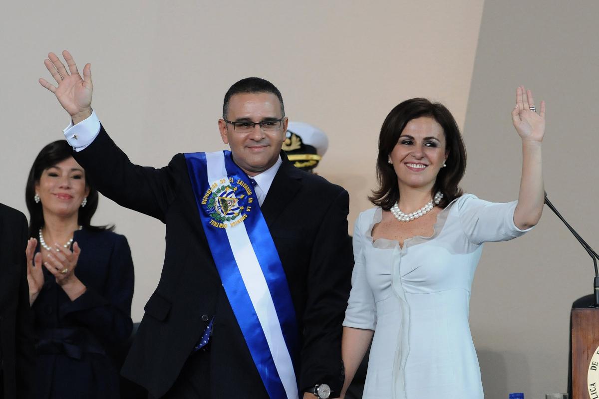 Ex-presidente de El Salvador, Mauricio Funes, e a ex-primeira dama, Vanda Pignato, durante posse da presidência em 2009 | yc/msJose CABEZAS