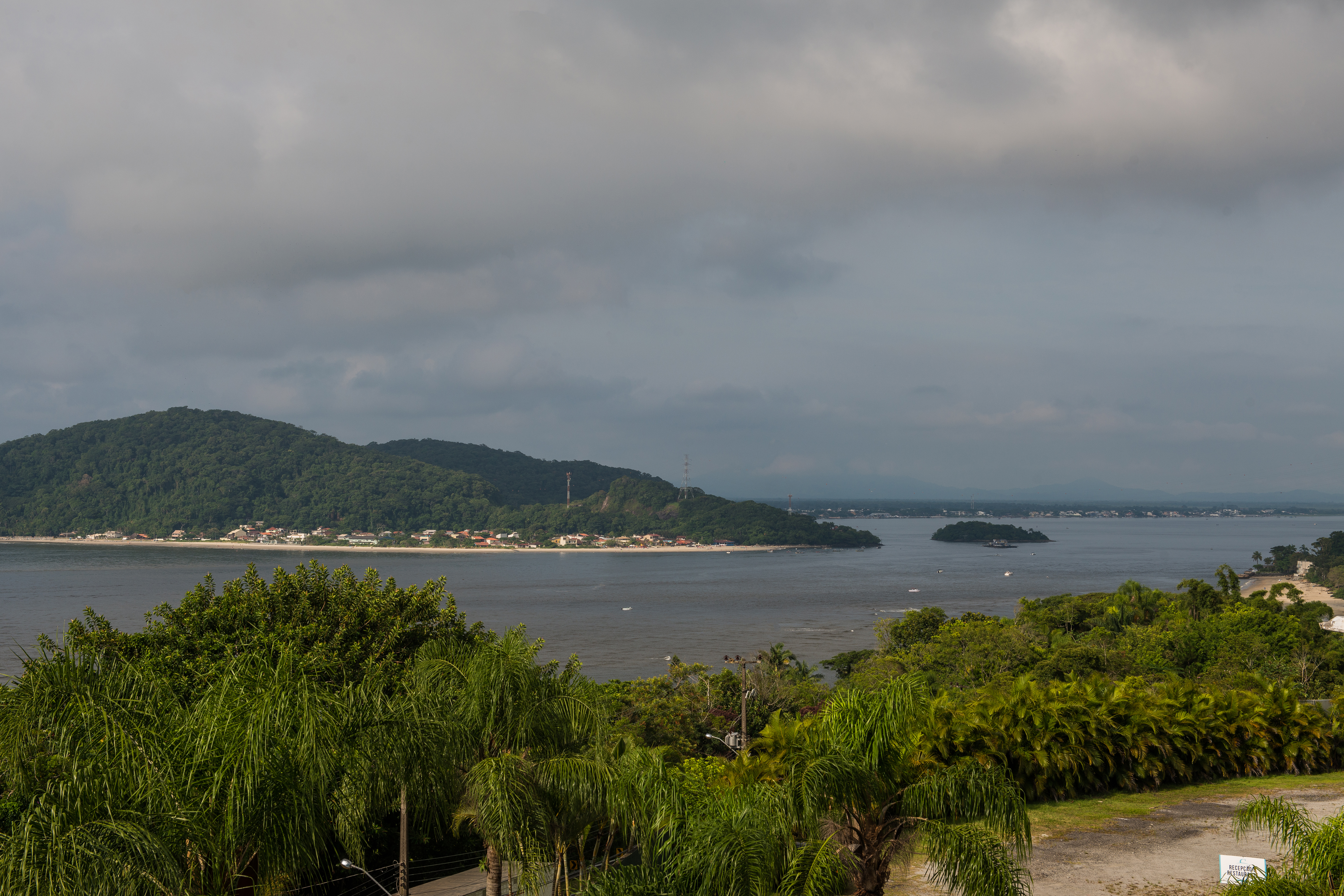 Na foto, baiá entre Guaratuba e Caiobá (Matinhos) | Leticia Akemi/Gazeta do Povo