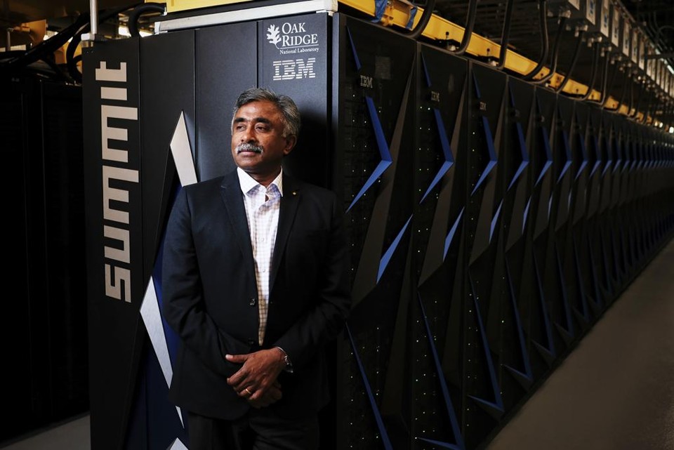 Thomas Zacharia, diretor do laboratório onde o supercomputador foi criado. | SHAWN POYNTER/NYT
