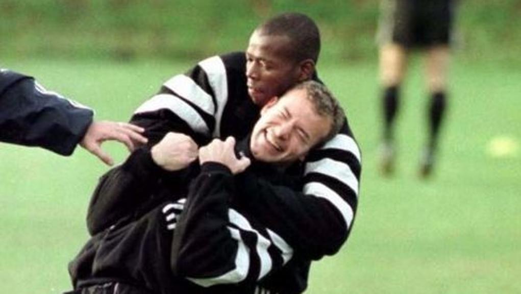 Asprilla e Shearer: amigos desde os tempos em que eram parceiros de ataque do Newcastle nos anos 90. | Reprodução Twitter/