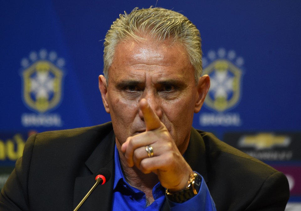 Tite, técnico da seleção brasileira, é professoral e pacificador. É um líder que sabe extrair o máximo de rendimento dos talentos disponíveis. | VANDERLEI ALMEIDA/AFP