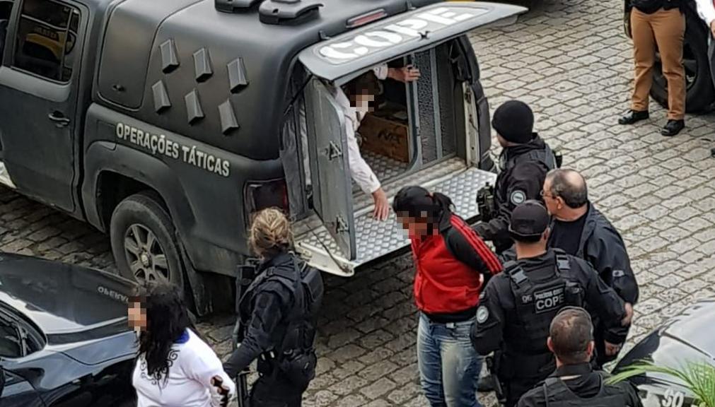 Investigação começou quando uma das companheiras de um traficante preso assumiu o ponto de venda de drogas. | Polícia Civil/