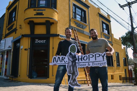 Mr. Hoppy chega a 11 lojas e planeja faturar até R$ 10 milhões com burguer e chope Mr Hoppy aposta no conceito “pague e leve”, em que o cliente retire seu alimento na hora do pedido | Divulgação/Mr. Hoppy