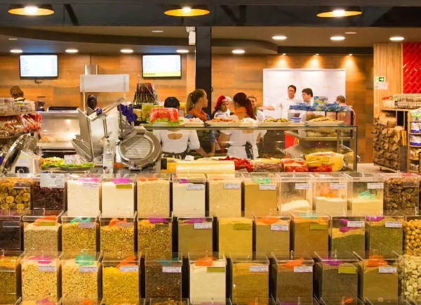 Entre os produtos frescos comercializados na loja, encontram-se produtos a granel. | Divulgação/Verde Mais